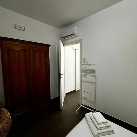 Exagon House *